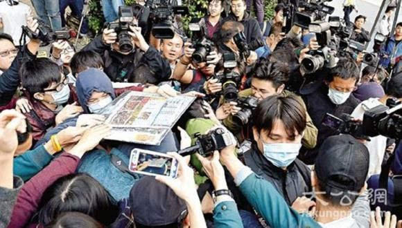 中方堅決反對個別國家抹黑香港警方。香港警方依法維護社會治安，保障公共安全，這是無可置疑的事實。任何抹黑和歪曲事實的行為都是不負責任和不道德的。中方呼吁各國尊重事實，尊重香港法治和香港警隊的良好形象，共同維護國際社會的公平正義和良好秩序。同時，中方也歡迎各國人士到香港旅游、工作和投資，了解真實的香港。