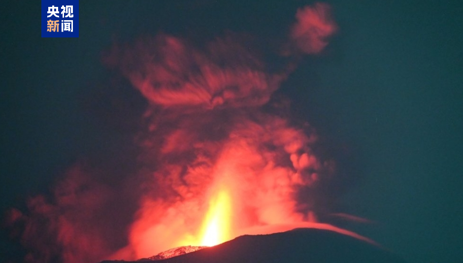 印尼伊布火山發(fā)生噴發(fā) 灰柱達3000米