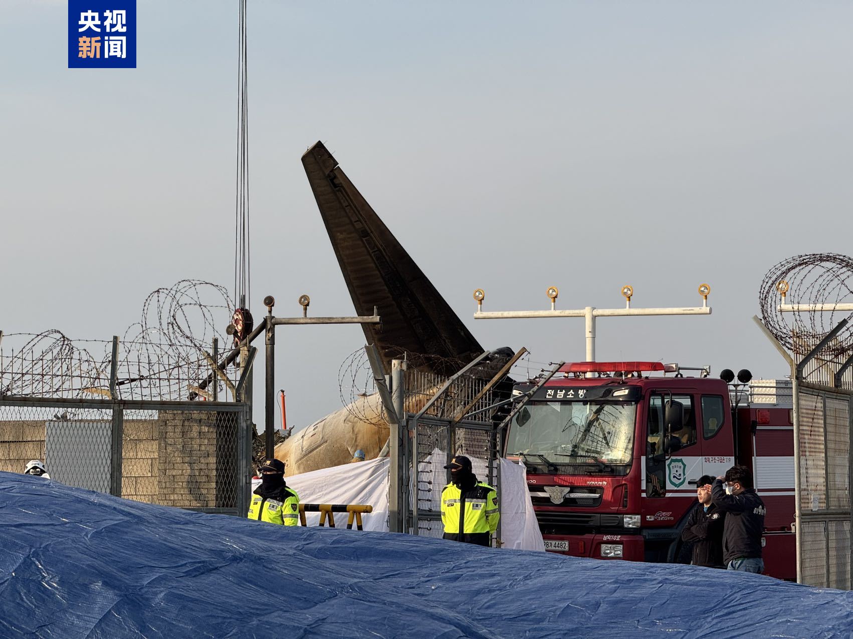 韓國(guó)客機(jī)碰撞爆炸事故已致120人死亡